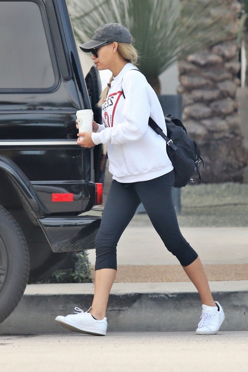 naya-rivera-out-shopping-for-furniture-in-west-hollywood-01-29-2019-8.jpg
